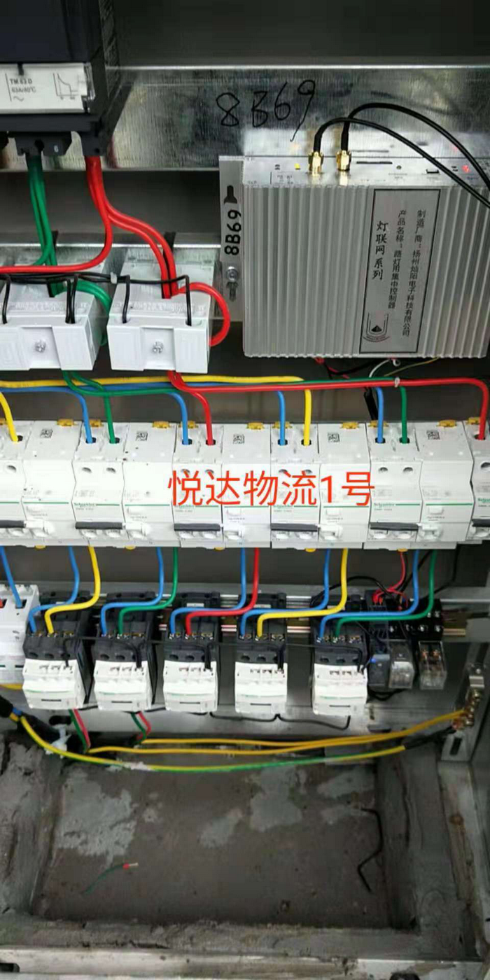 燦陽(yáng)公司為蘇北某工業(yè)區(qū)100多棟樓宇亮化安裝集中控制器。(圖7)
