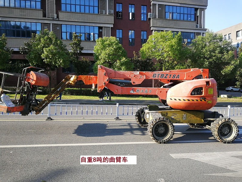 貴州某高校為本校區(qū)內(nèi)600多盞路燈更換LED燈頭及加裝太陽能LORA調(diào)光控制模塊，達(dá)到了節(jié)能和智能控制的目的。(圖6)